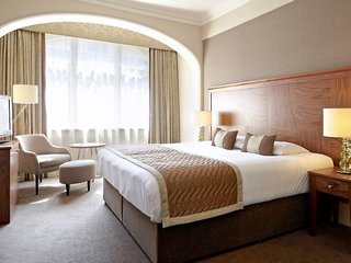 Bush Hotel Farnham,Fareham>>Aldershot,4 star