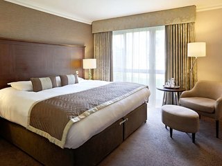 Bush Hotel Farnham,Fareham>>Aldershot,4 star