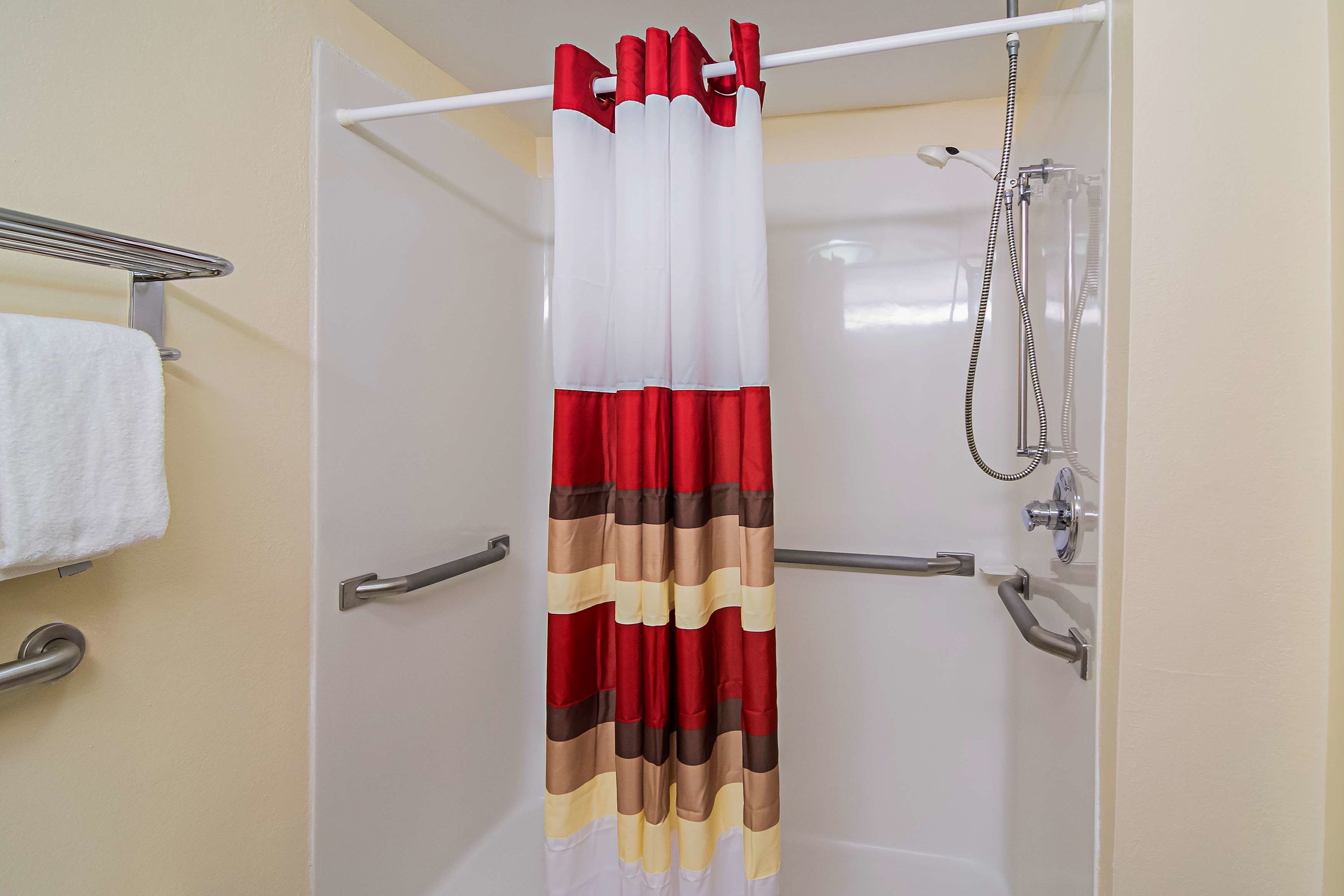 red roof inn and suites fayetteville fort bragg