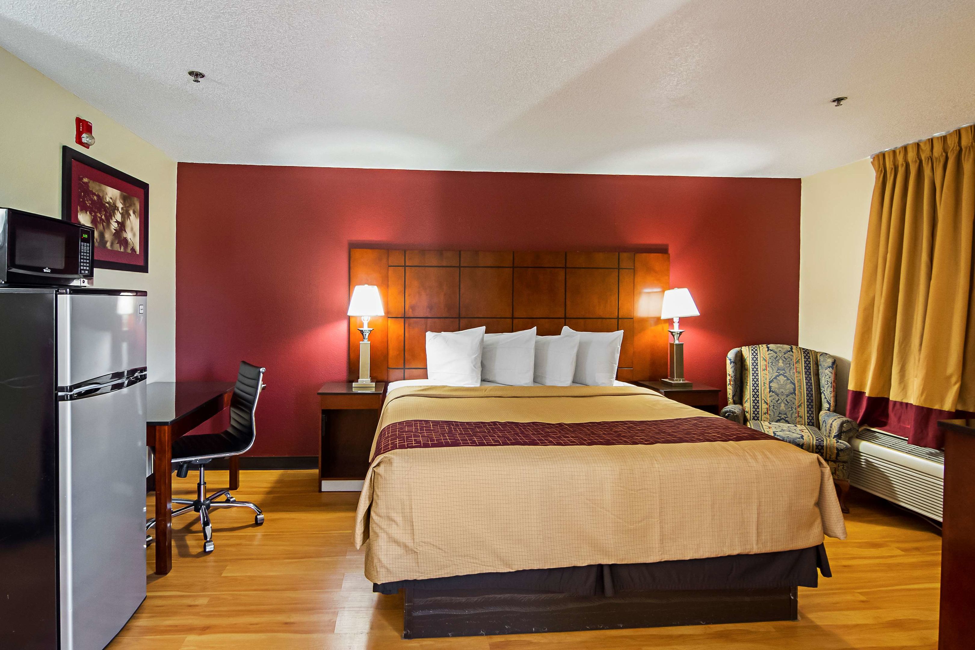 red roof inn and suites fayetteville fort bragg