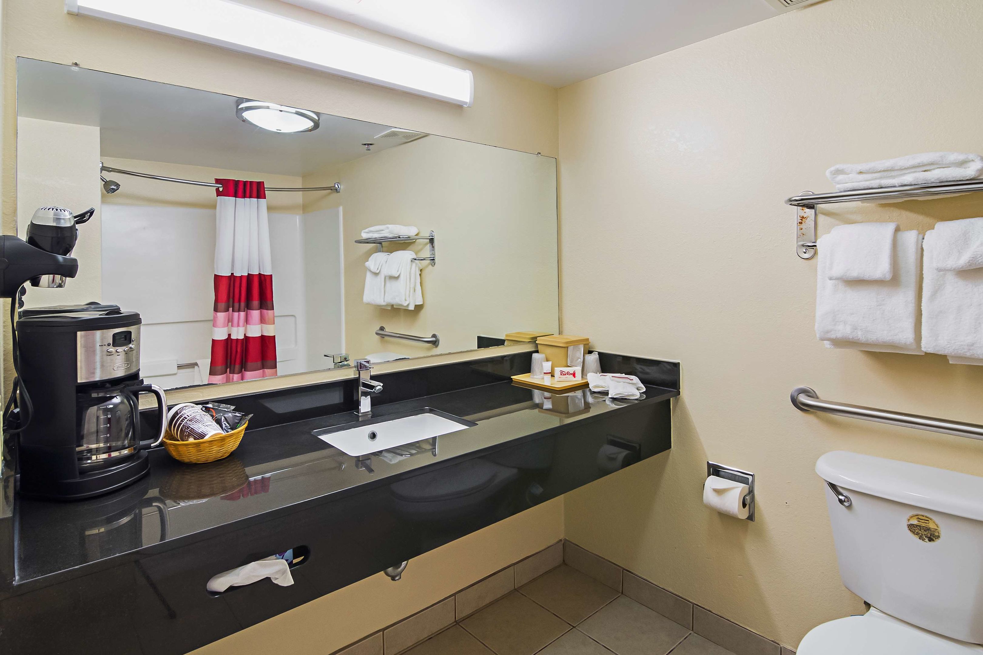 red roof inn and suites fayetteville fort bragg