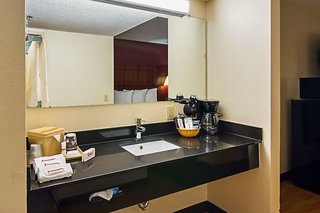 red roof inn and suites fayetteville fort bragg