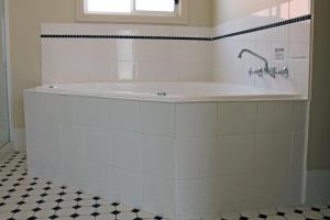 Breakfree Port Pirie,Clare>>Adelaide,4 star