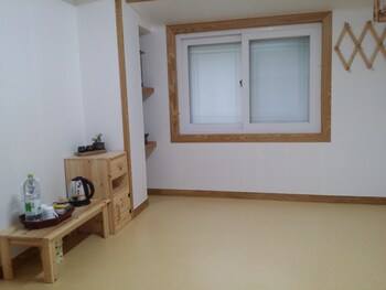 Moonlight House,Andong-Si>>Andong,2.5 star