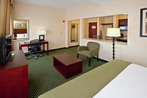 holiday inn express and suites indianapolis east by ihg