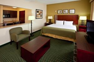 holiday inn express and suites indianapolis east by ihg