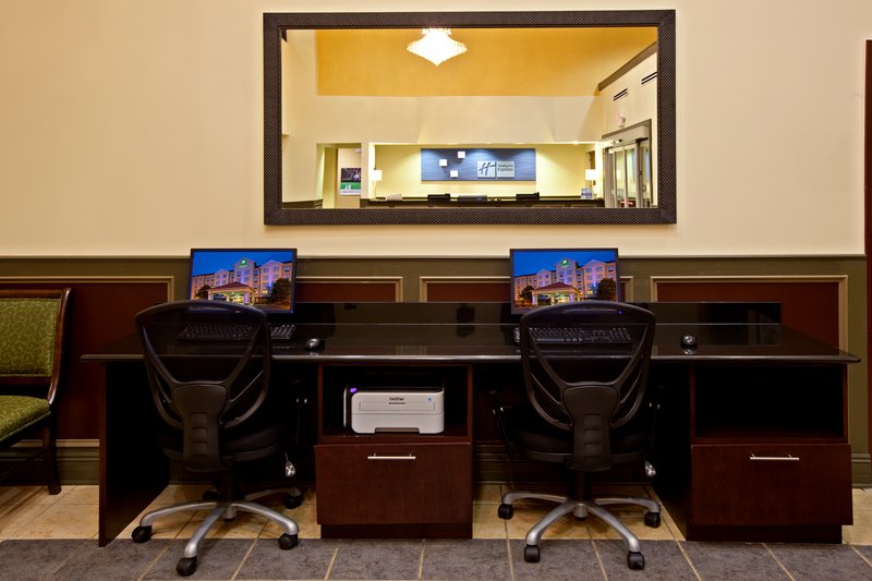 holiday inn express and suites indianapolis east by ihg