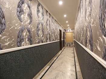 The Shoba Estate Gold,Kh 1028/1 Road  6 Mahipalpur New Delhi Delhi 110037,3 star