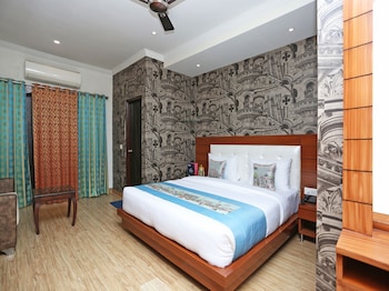 The Shoba Estate Gold,Kh 1028/1 Road  6 Mahipalpur New Delhi Delhi 110037,3 star