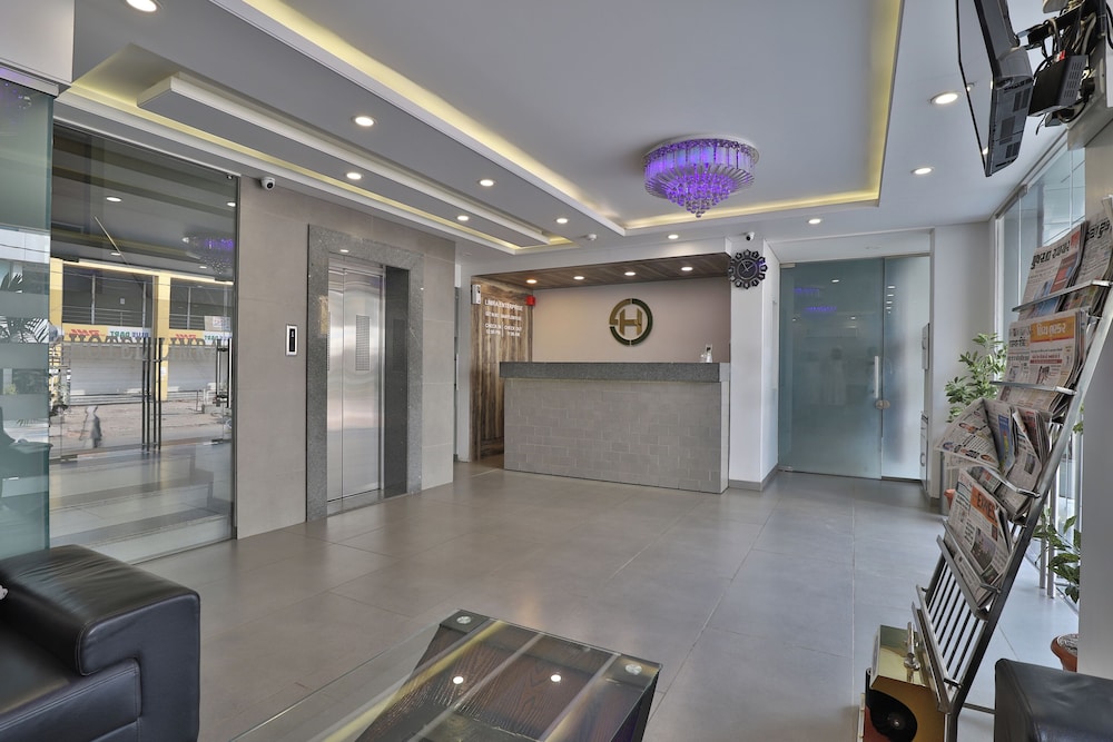 hotel limra vadodara