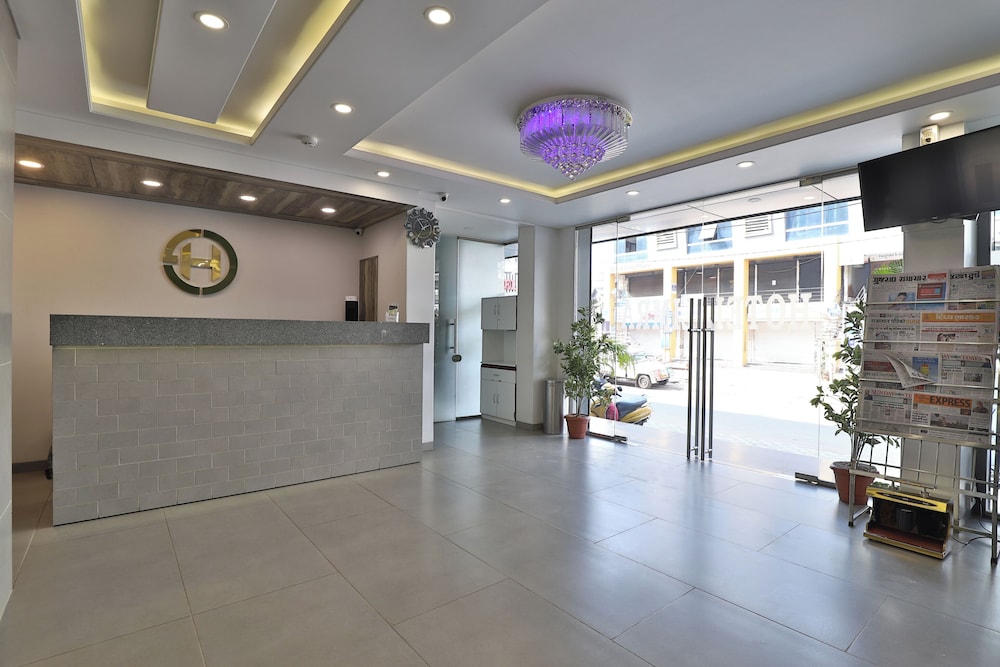 hotel limra vadodara