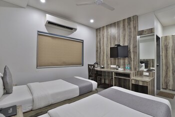 hotel limra vadodara