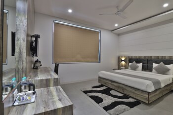 hotel limra vadodara