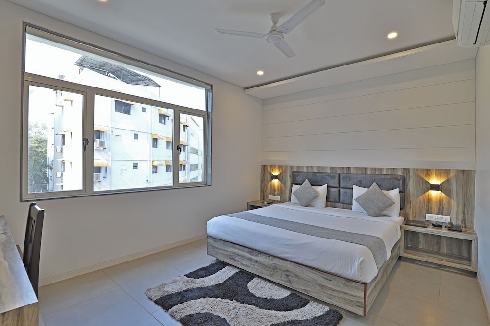 hotel limra vadodara