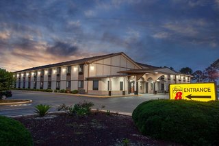 super 8 by wyndham waycross ga