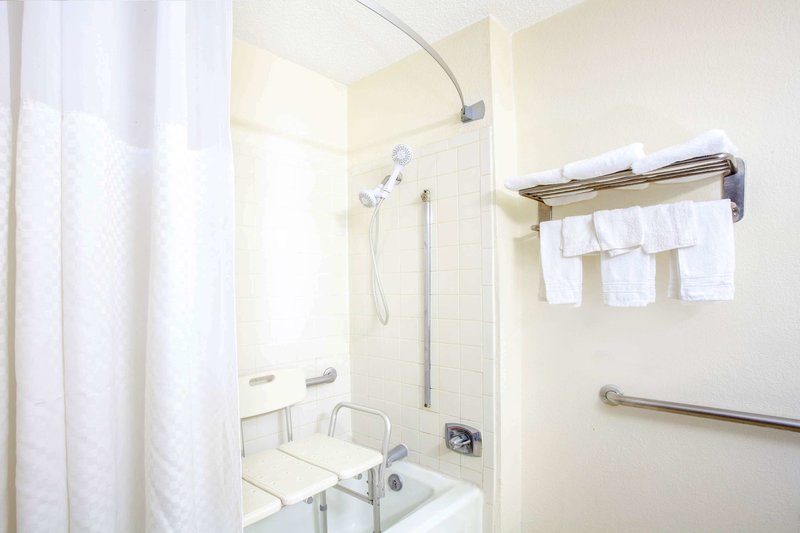 super 8 by wyndham waycross ga