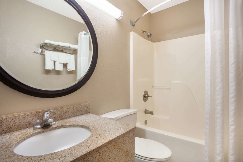 super 8 by wyndham waycross ga