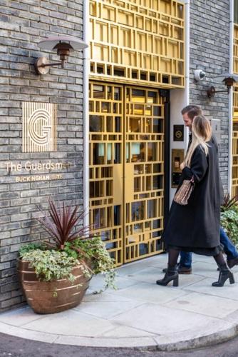 The Guardsman,1 Vandon Street,5 star