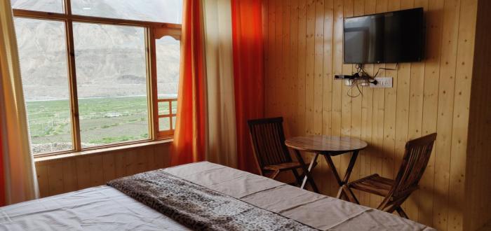 the alpinist cafe and retreat