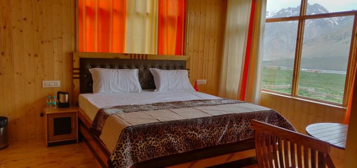 the alpinist cafe and retreat