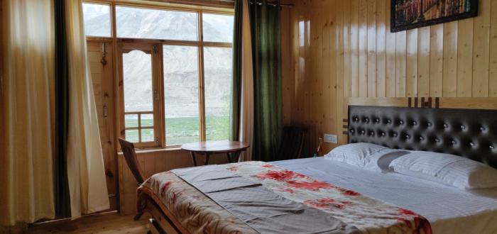 the alpinist cafe and retreat