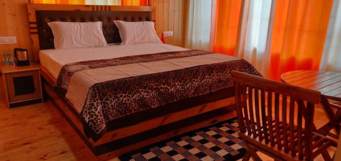 the alpinist cafe and retreat