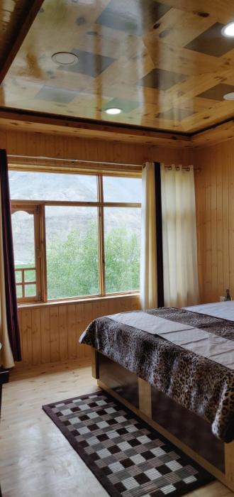 the alpinist cafe and retreat