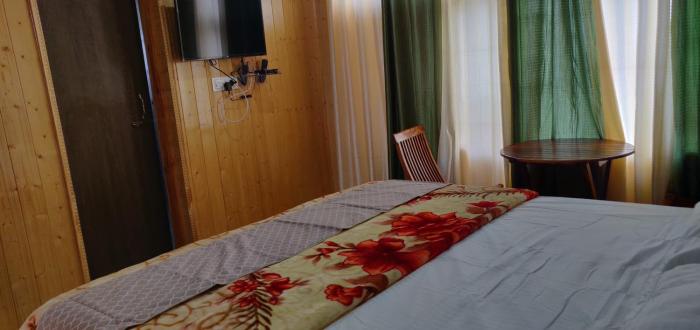 the alpinist cafe and retreat