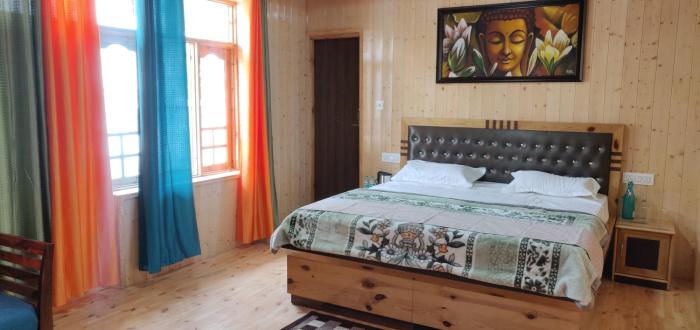 the alpinist cafe and retreat