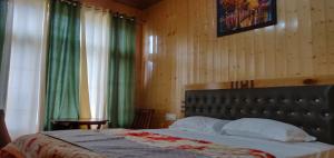 the alpinist cafe and retreat