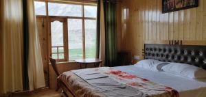 the alpinist cafe and retreat