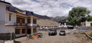 the alpinist cafe and retreat