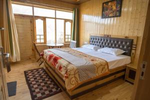 the alpinist cafe and retreat