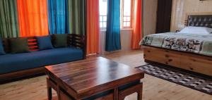 the alpinist cafe and retreat