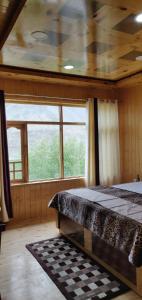 the alpinist cafe and retreat