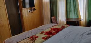 the alpinist cafe and retreat