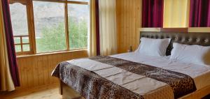 the alpinist cafe and retreat