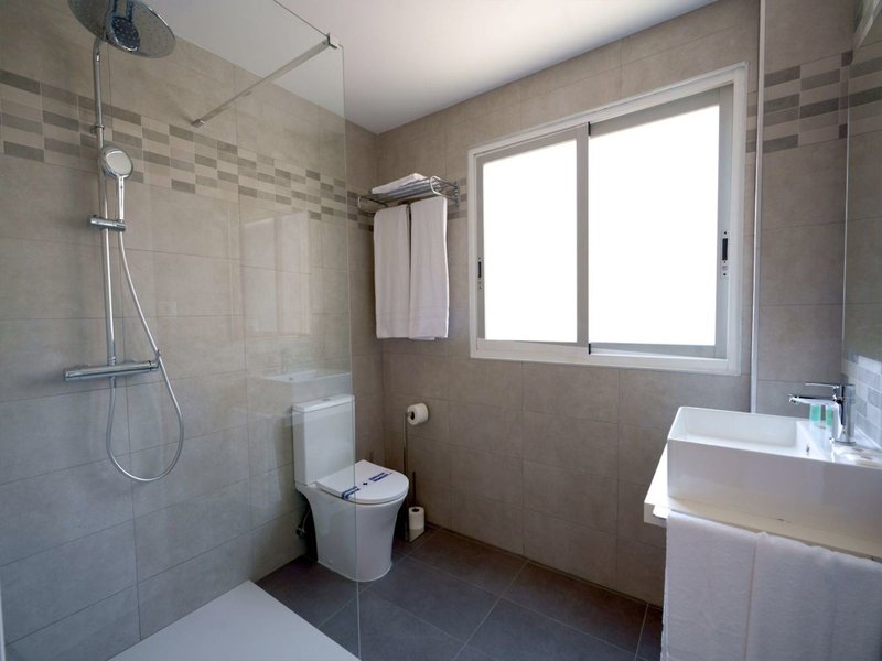 hostal anna benidorm