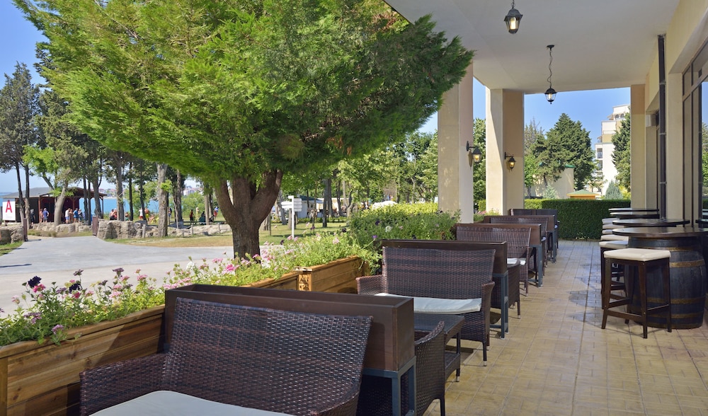 sol nessebar palace all inclusive
