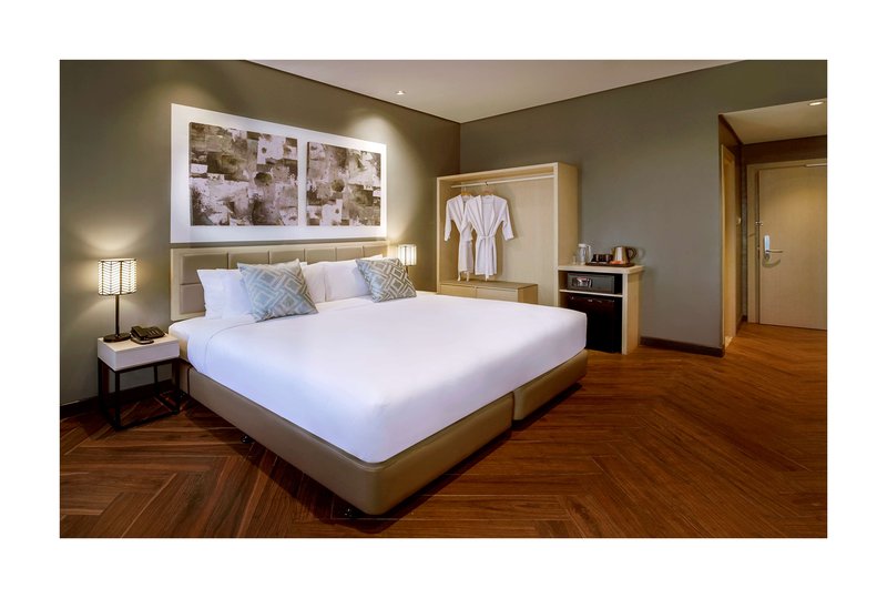 summit hotel greenhills