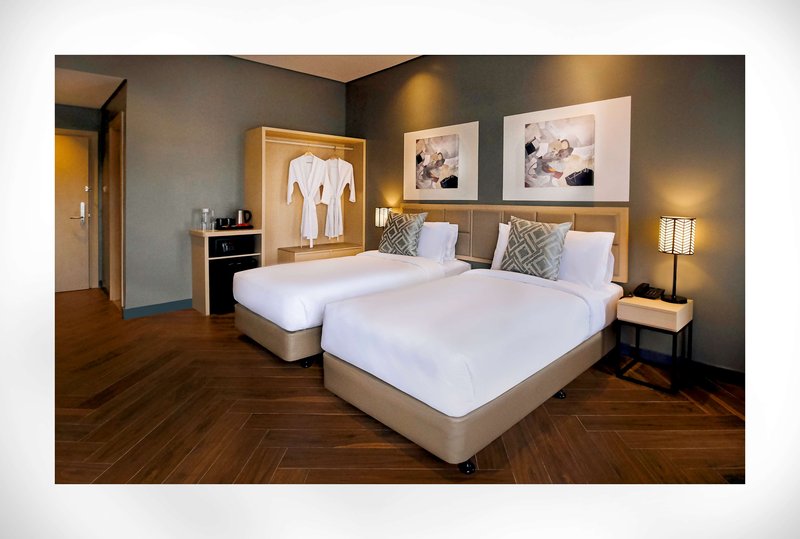 summit hotel greenhills