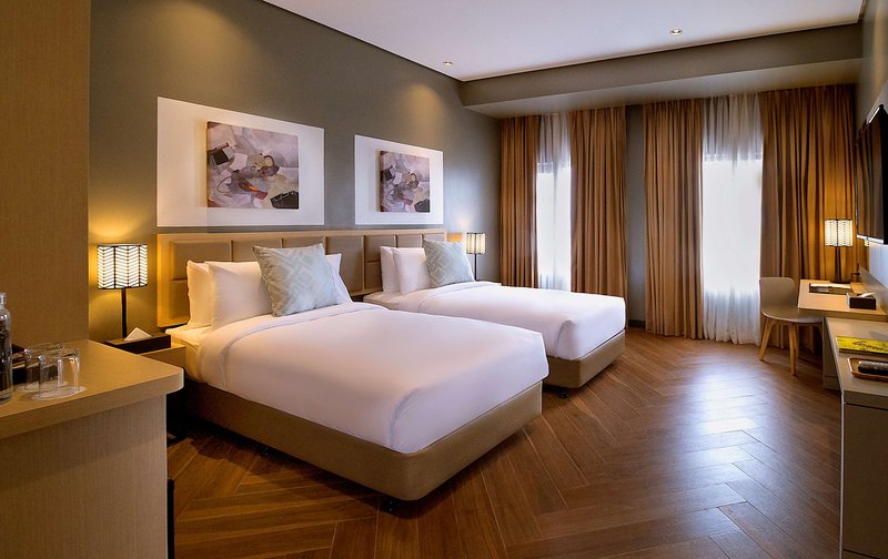 summit hotel greenhills