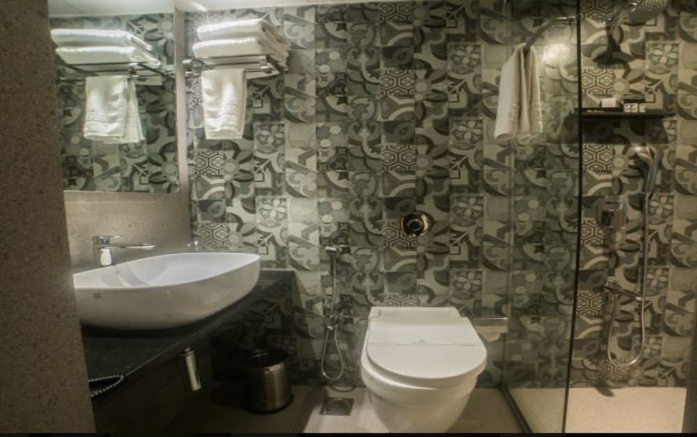 hotel bindra supremacy