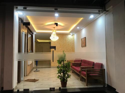 Sapphire Hotel Apartment,Eramalloor>>Chempu,2.5 star