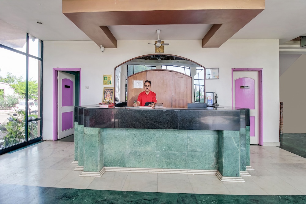 oyo 60852 hotel residency park