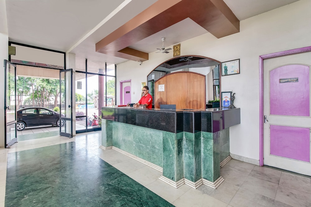 oyo 60852 hotel residency park