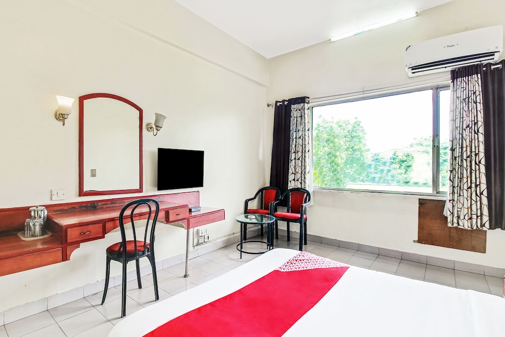 oyo 60852 hotel residency park