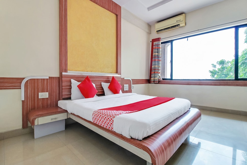 oyo 60852 hotel residency park