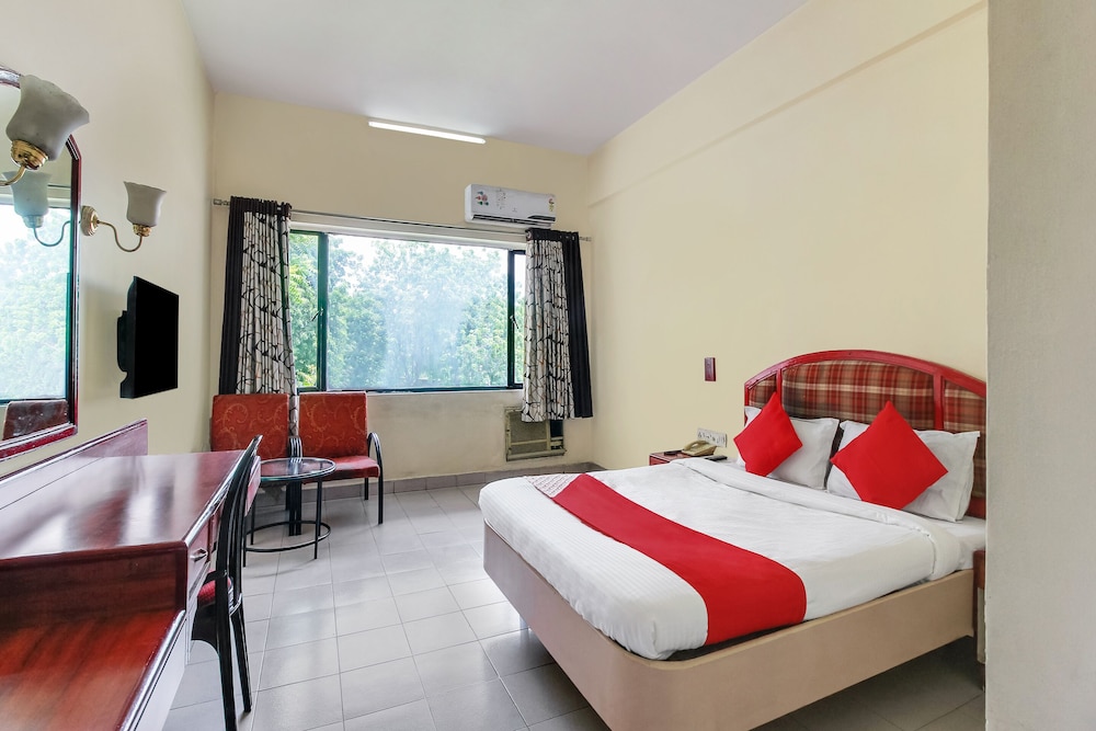 oyo 60852 hotel residency park