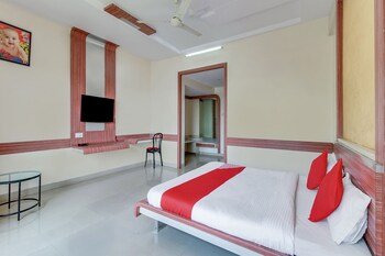 oyo 60852 hotel residency park